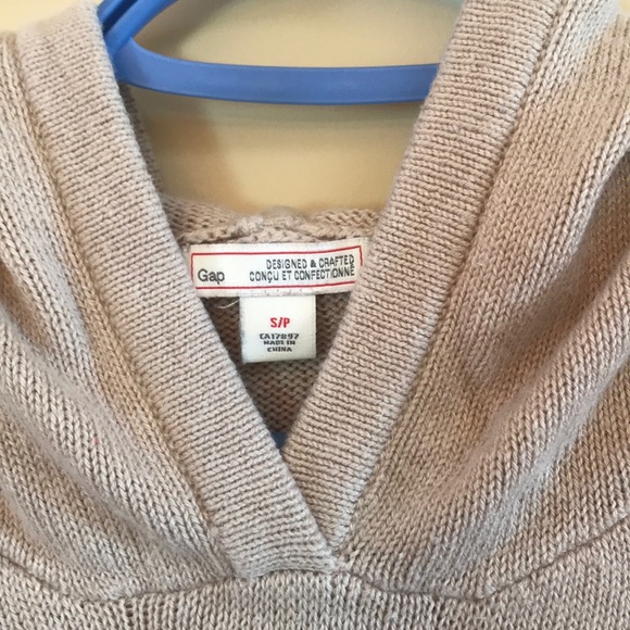 Gap Pull over sweater with hoodie - Picture 2 of 4